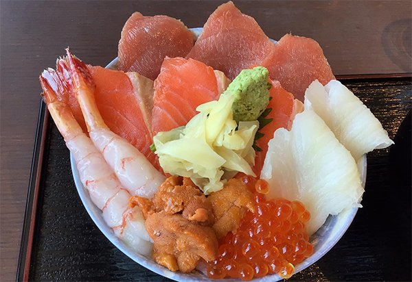 釧ちゃん食堂の海鮮丼