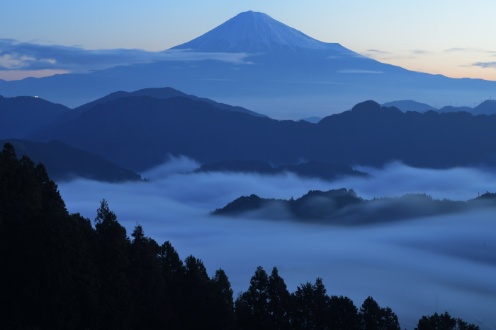 逆巻く雲海