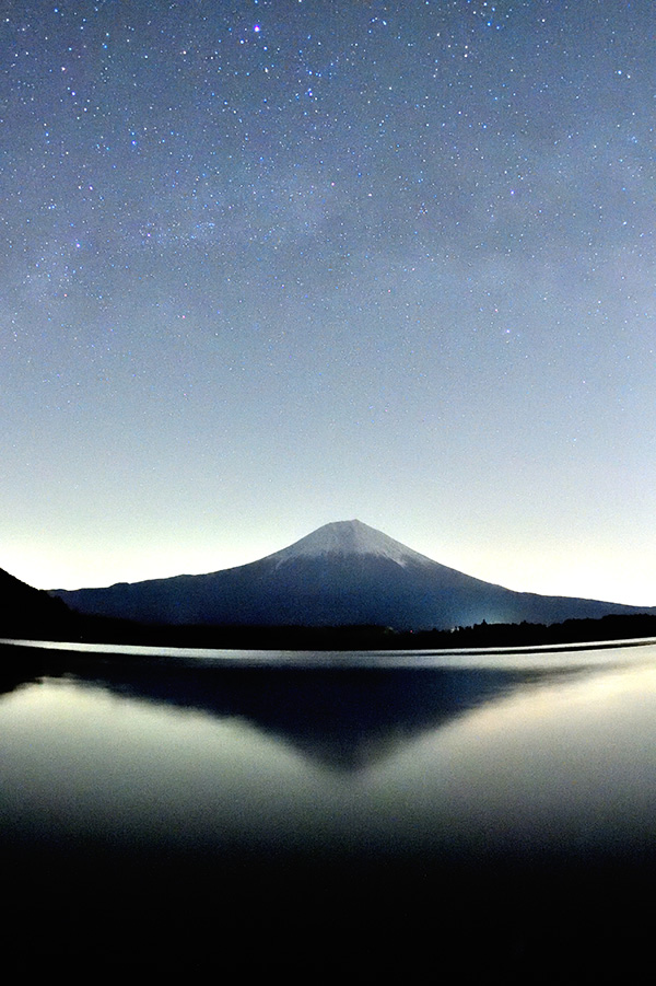 富士山を山頂の天の川