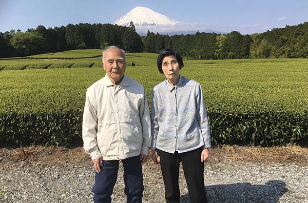 富士山と茶畑と父母