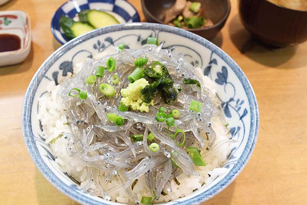 生しらす丼