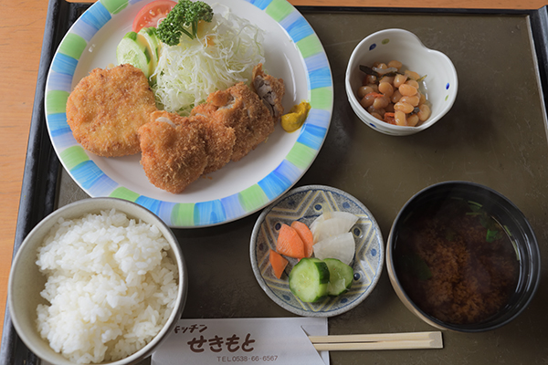 チキンカツとカニクリームコロッケ