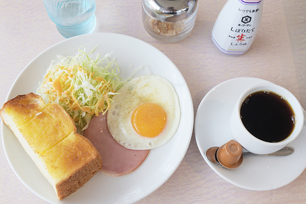 モーニングはトースト目玉焼きコーヒーでした