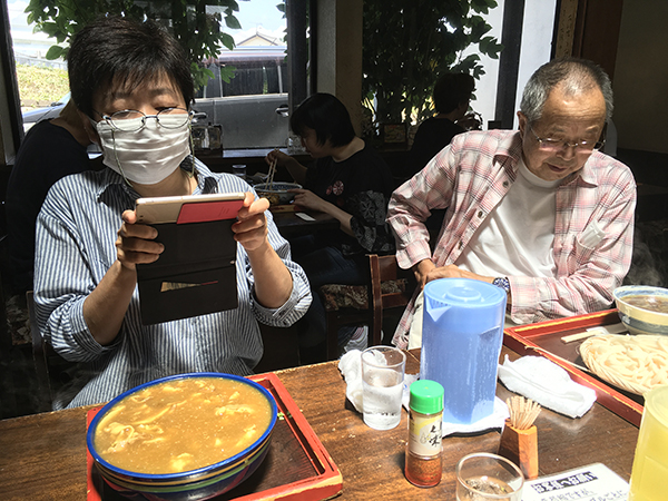 カレーうどんか、きのこざんまいか