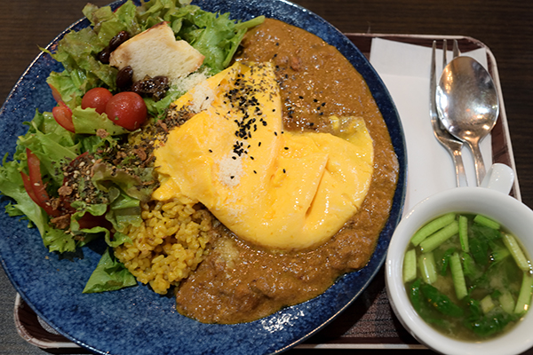 イエローチキンカレーオムレツランチ