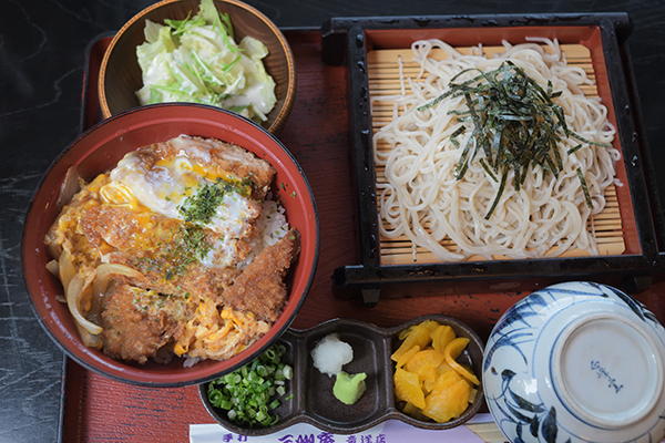 ミニカツ丼とそばのランチ