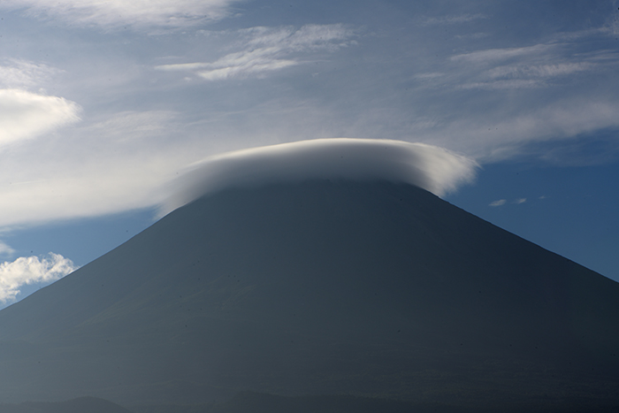 富士ケ嶺で傘雲を撮る