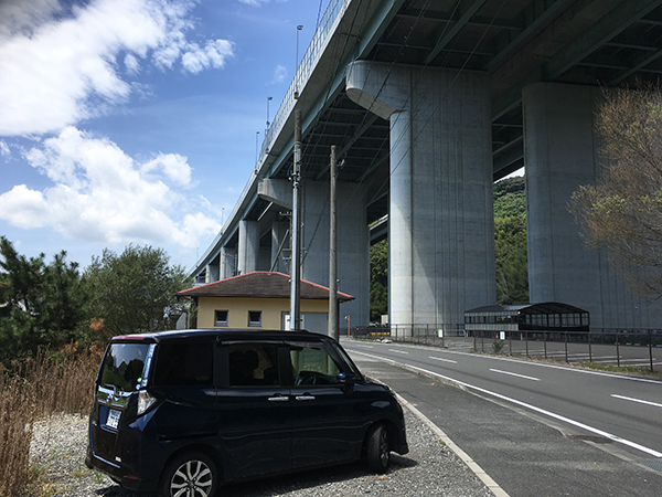 駐車場がないので空き地にピットイン