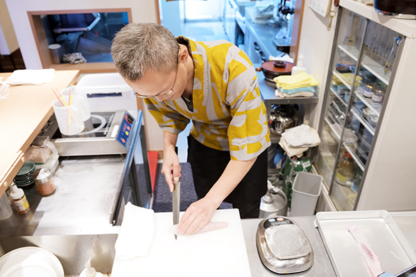 ふぐ調理人、長谷川浩司氏