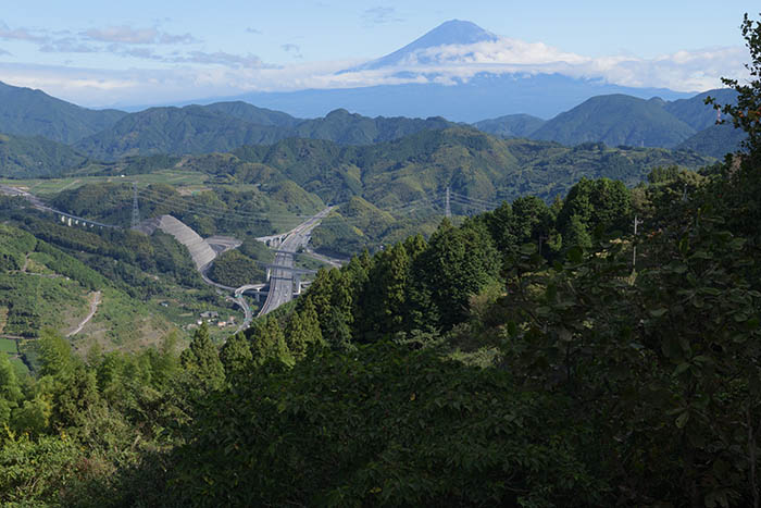 富士山と第二東名新清水ジャンクションがみえます