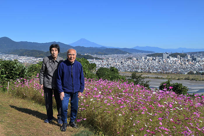丸山花木台からの富士山と両親