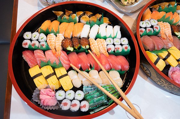 天神屋のお寿司