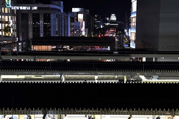 姫路駅新幹線ホームからの姫路城夜景