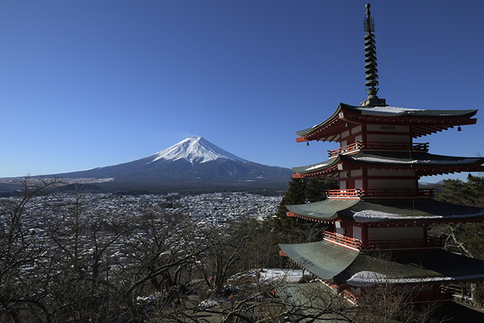 忠霊塔と富士山