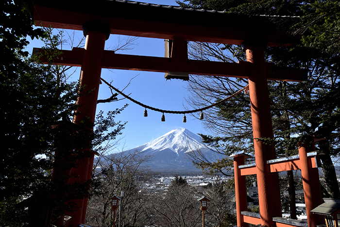 鳥居越しの富士山