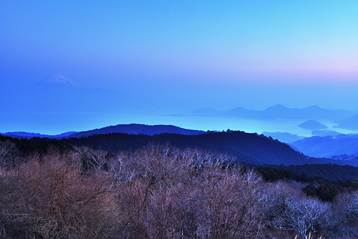 夜明けまつ