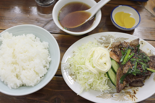 レバニラ炒め定食850円