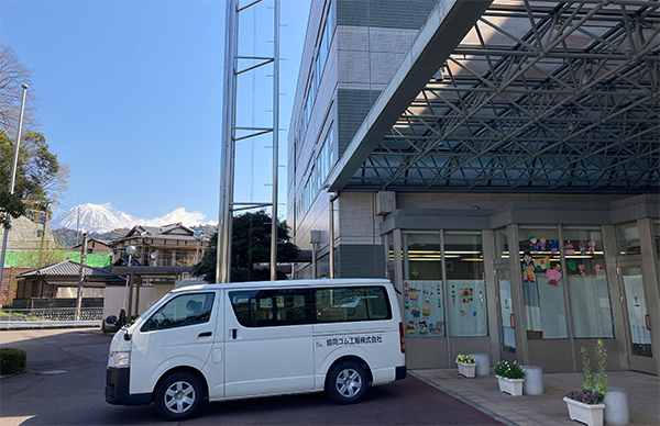 駐車場から富士山の見える商工会