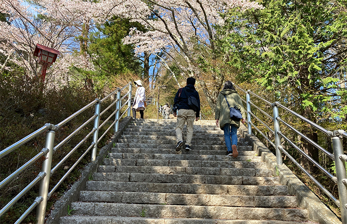 400段階段はしんどい