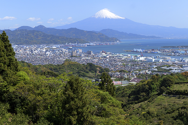 快晴で富士山も化粧直しして美しくみえました。