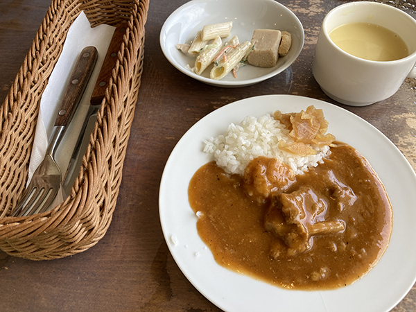 もつカレーとスープ