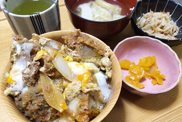 朝食のかつ丼