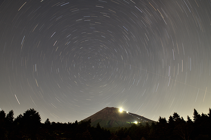 北極星と富士山