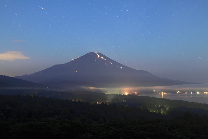 夏の風物詩。富士山の「人」文字