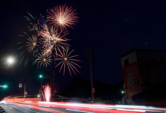 夜空に咲く花