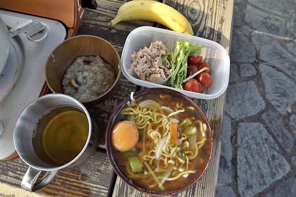 インスタントラーメンとおかゆ