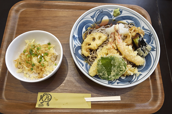 天ぷら蕎麦、たぬき丼