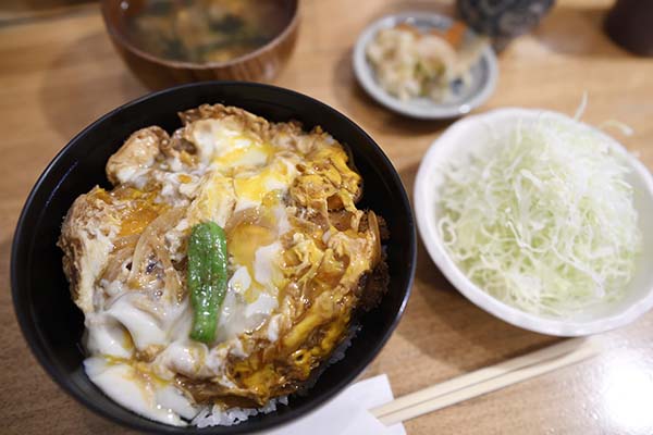 ロースのかつ丼キャベツ・みそ汁付き