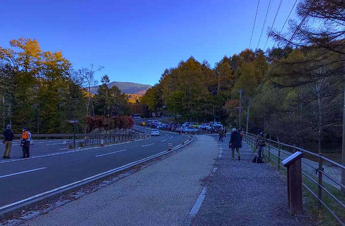 御射鹿池駐車場もいっぱいです