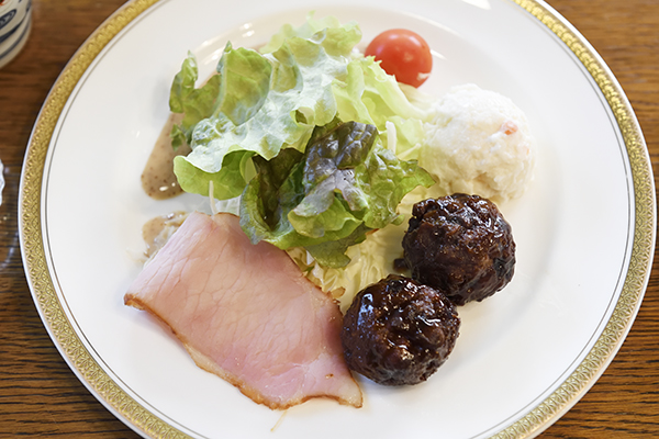 今日のお肉はミートボールでした