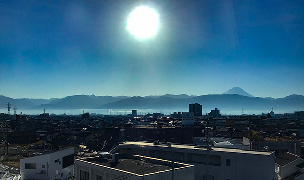 ホテルの部屋から富士山