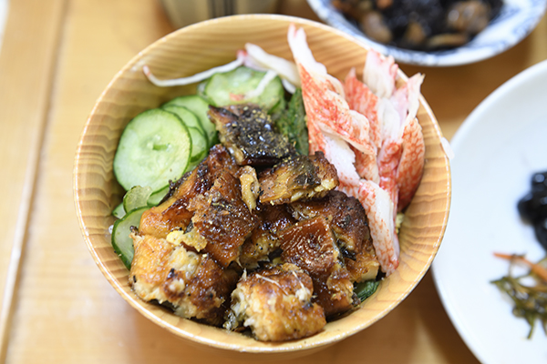 元日の夜のウナ玉丼