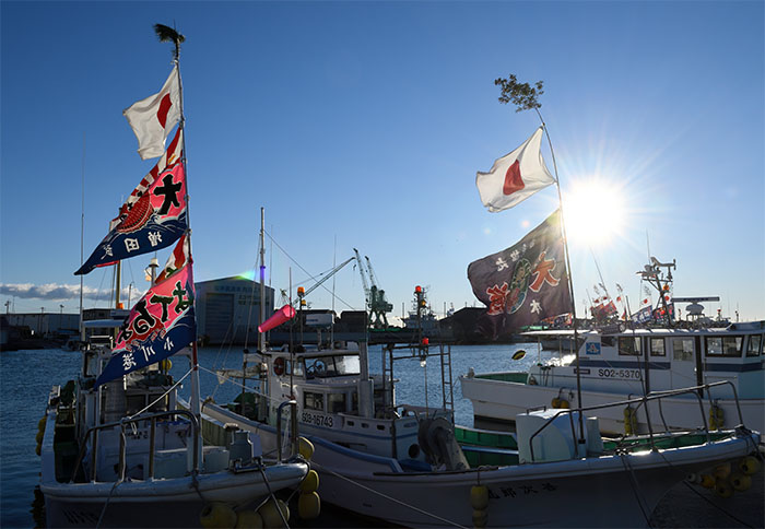 大漁旗と朝日