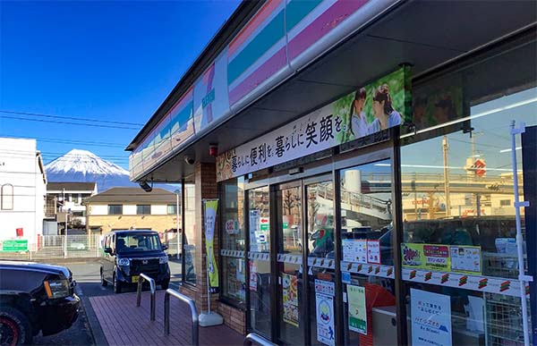 富士市のセブンイレブンからの富士山