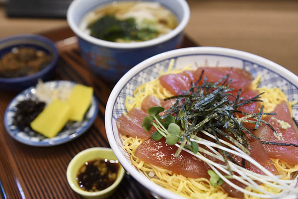 マグロ丼