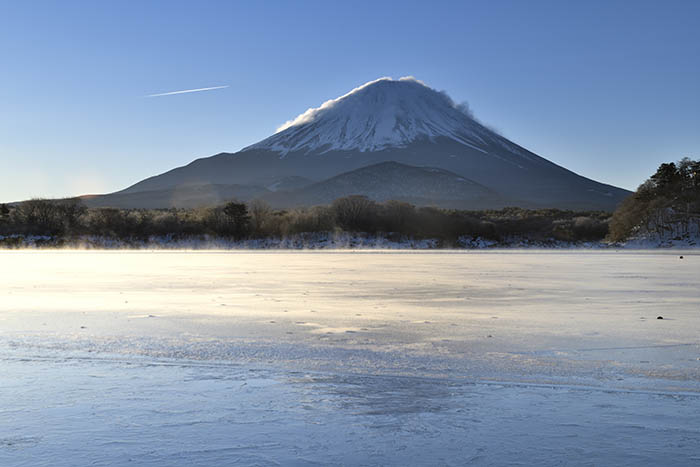 ケアラシの湖面