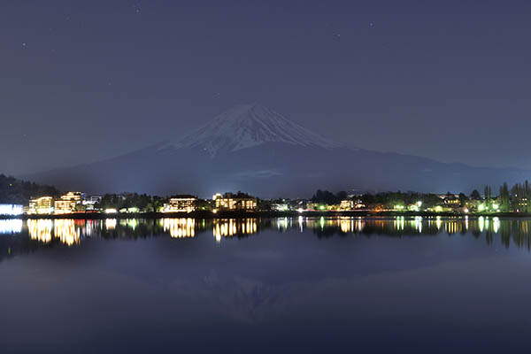 薄暮の富士山