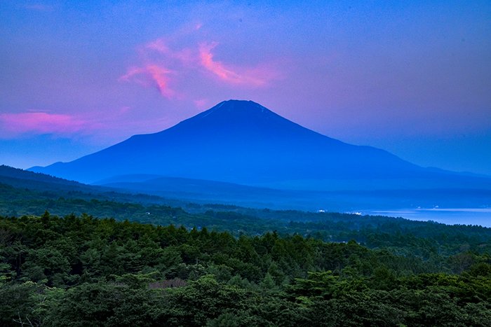 雲焼けて