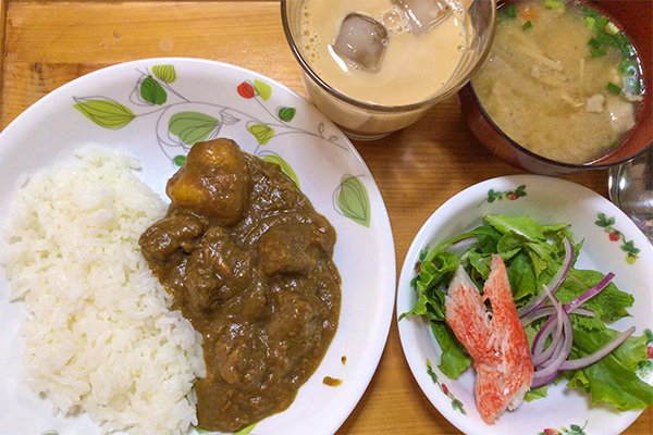 その日の夕飯もカレーだった