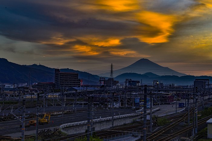 長沼陸橋の上からの静岡市街と富士山