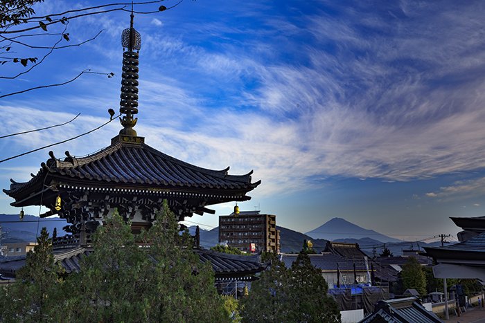 三重塔と富士山