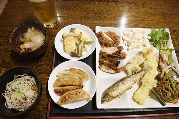 夕飯もバイキングです。