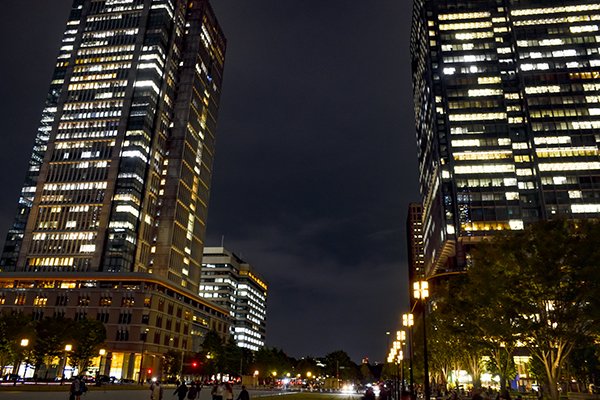 東京駅周辺のビル群