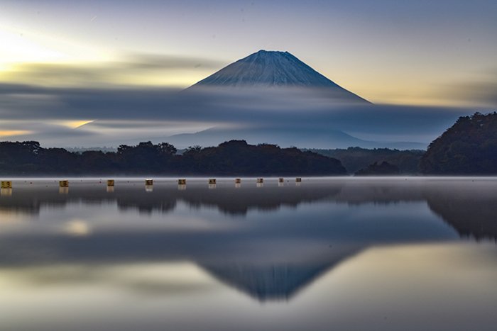 雲うごく