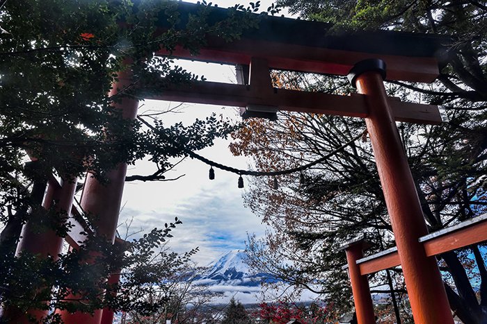 赤鳥い越しの富士山