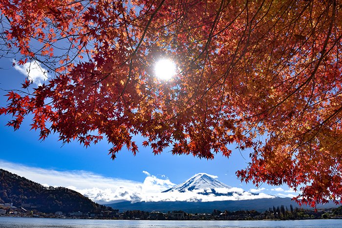 紅葉の湖畔